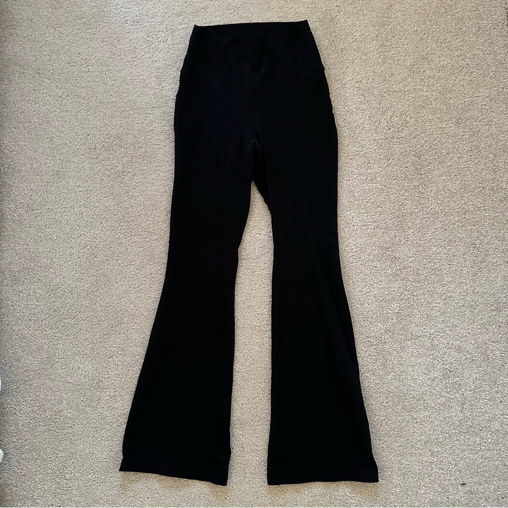 ARITZIA Tna Chill Atmosphere Flare Hi-Rise Legging Black